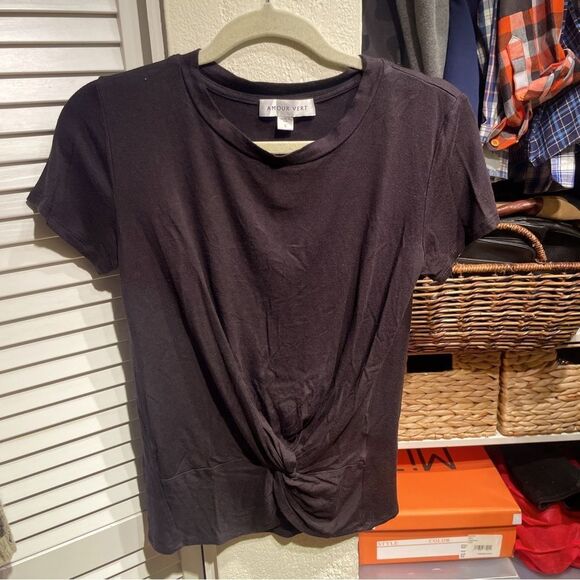 Amour Vert Tops - Amour Vert Black Tee
